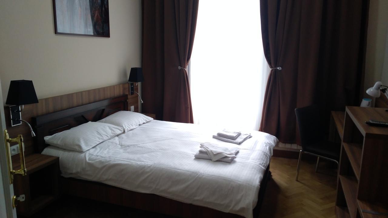 Hotel Nice Tbilisi Exteriör bild